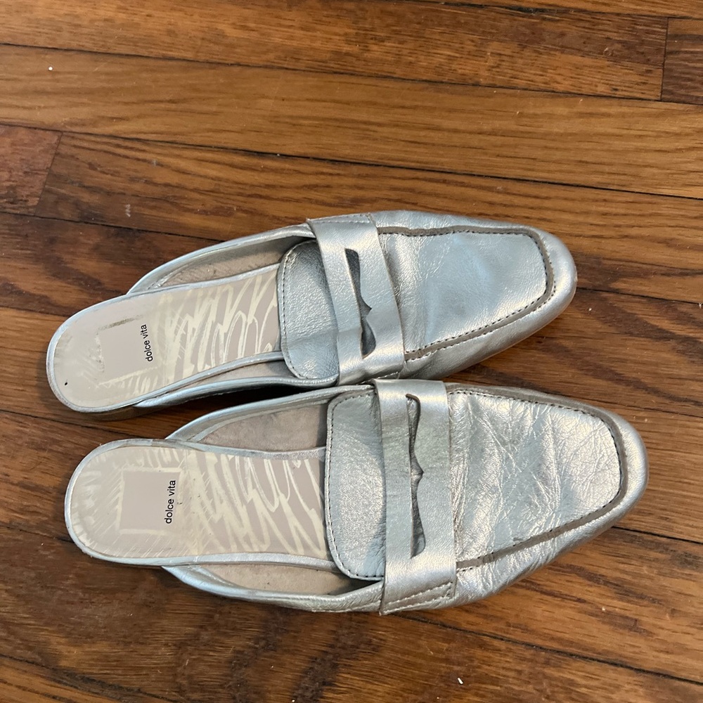 Dolce Vita metallic slides